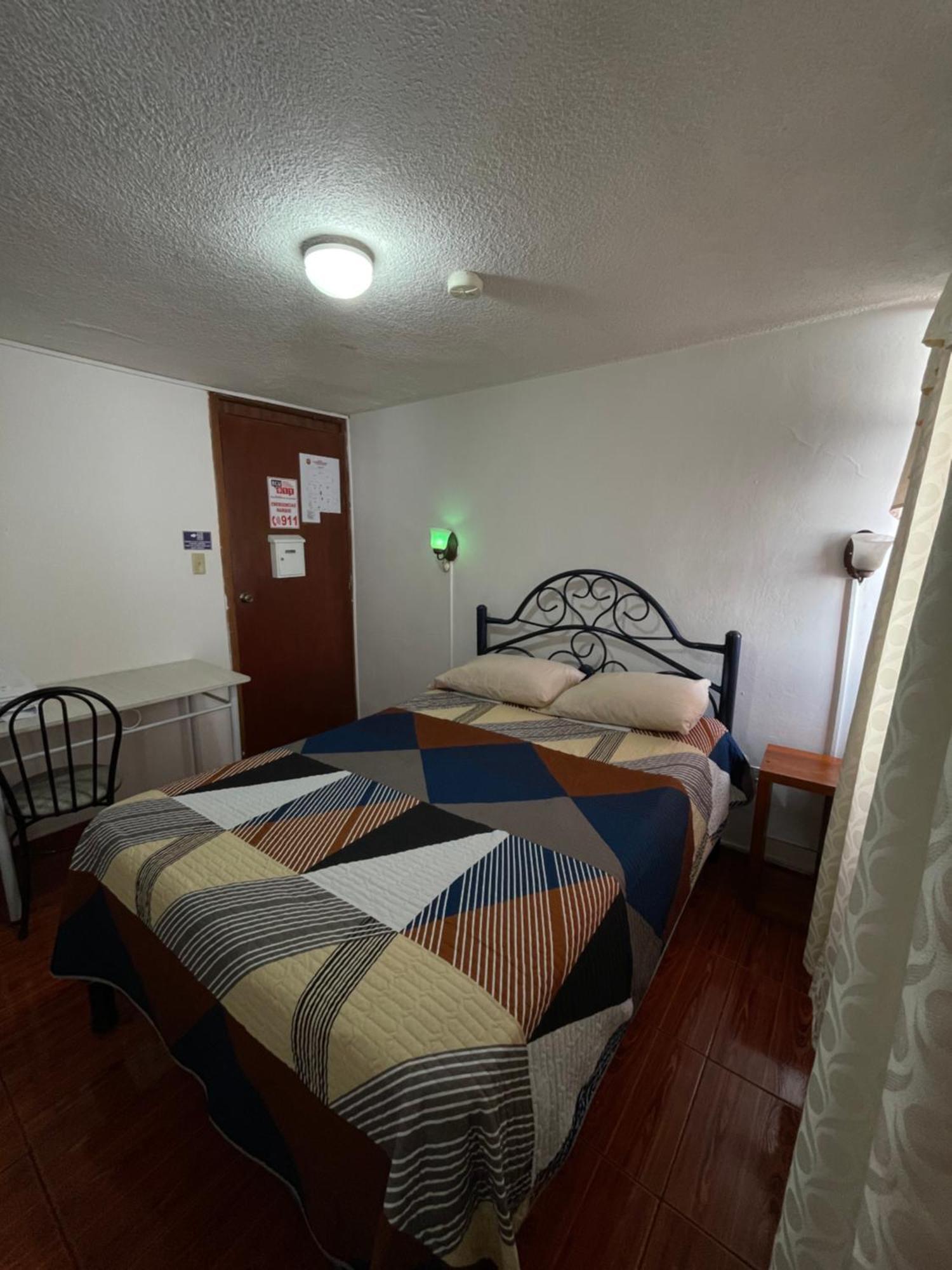 Hostal La Escondida De Quito Del Norte Exterior photo